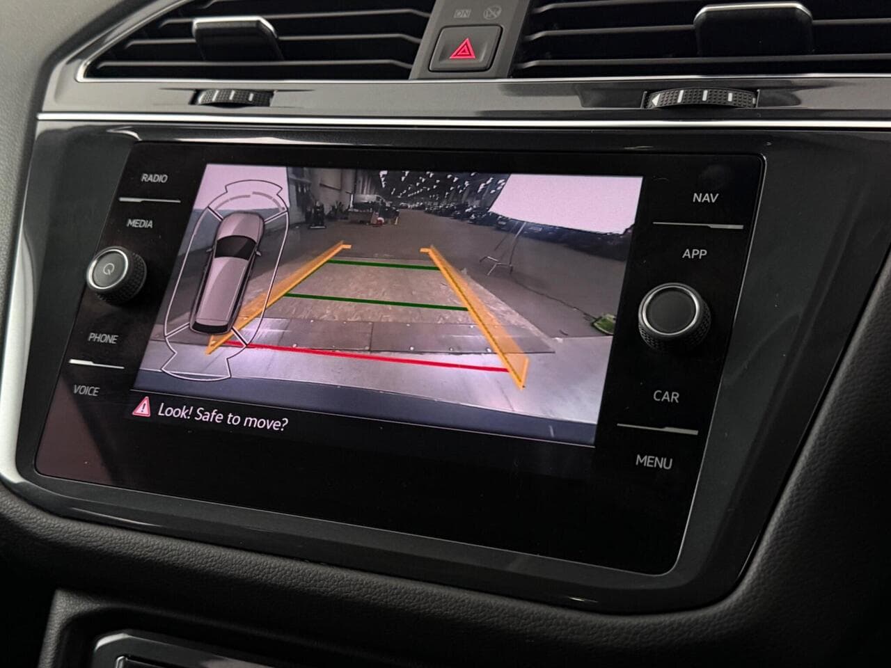 Volkswagen Tiguan Allspace thumbnail Infotainment System