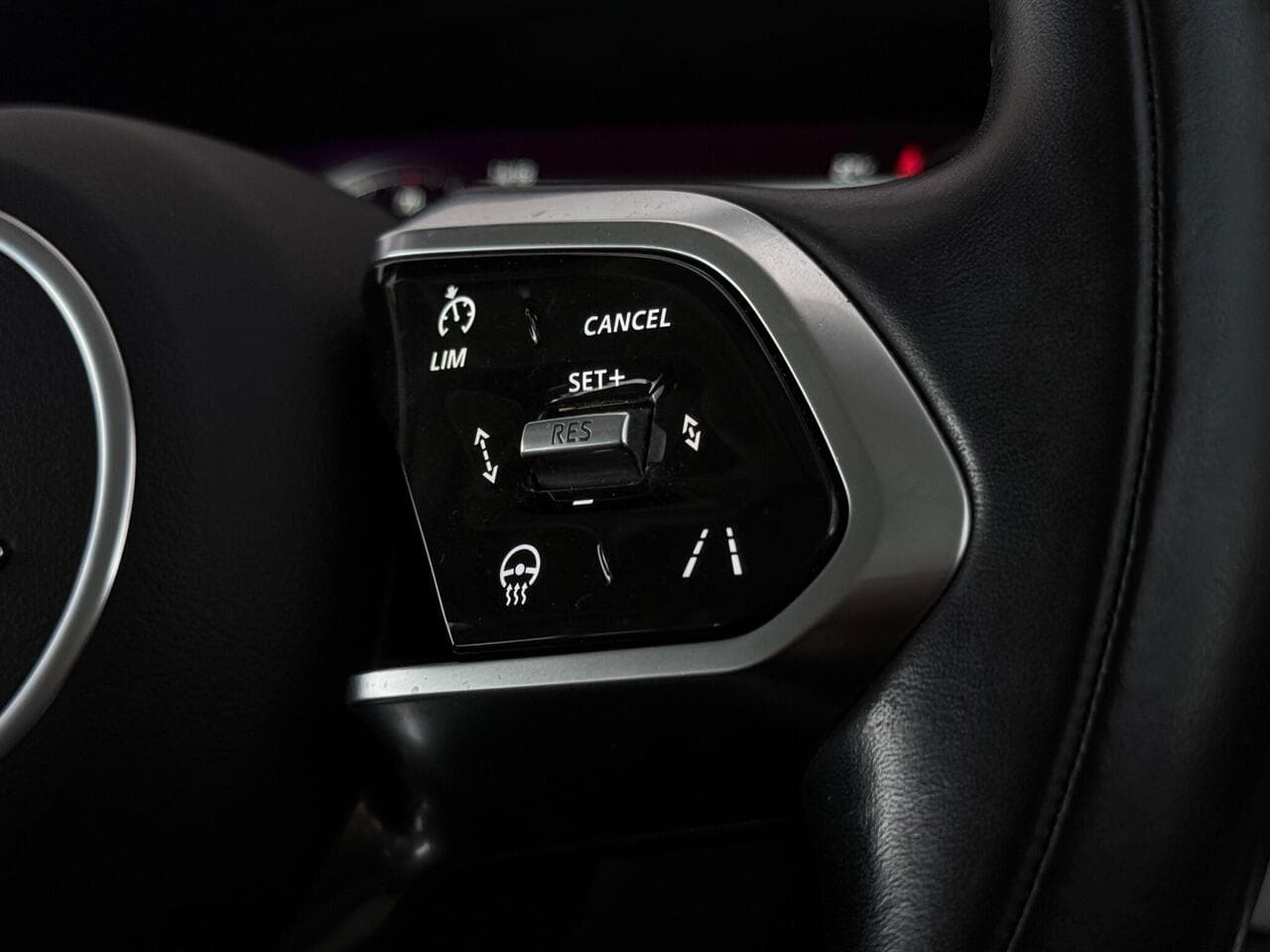 Jaguar I-PACE thumbnail Misc Controls