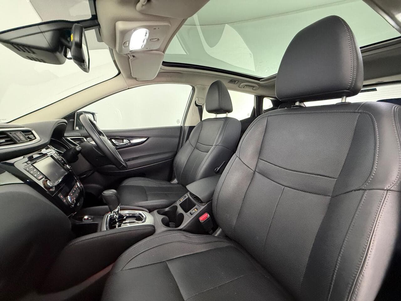 Nissan Qashqai thumbnail Seat Front Passenger