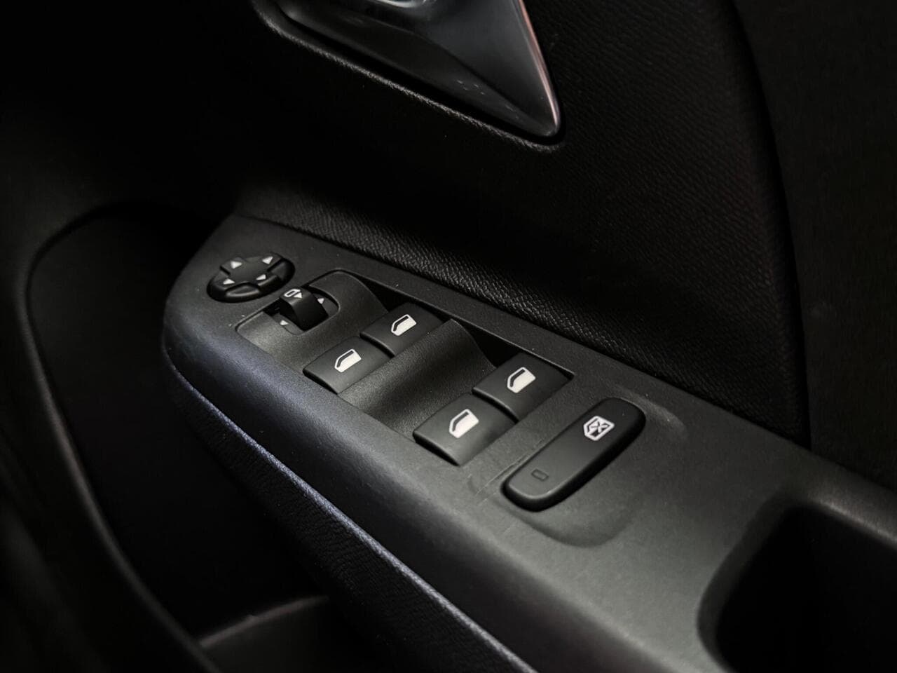 Vauxhall Corsa thumbnail Misc Controls