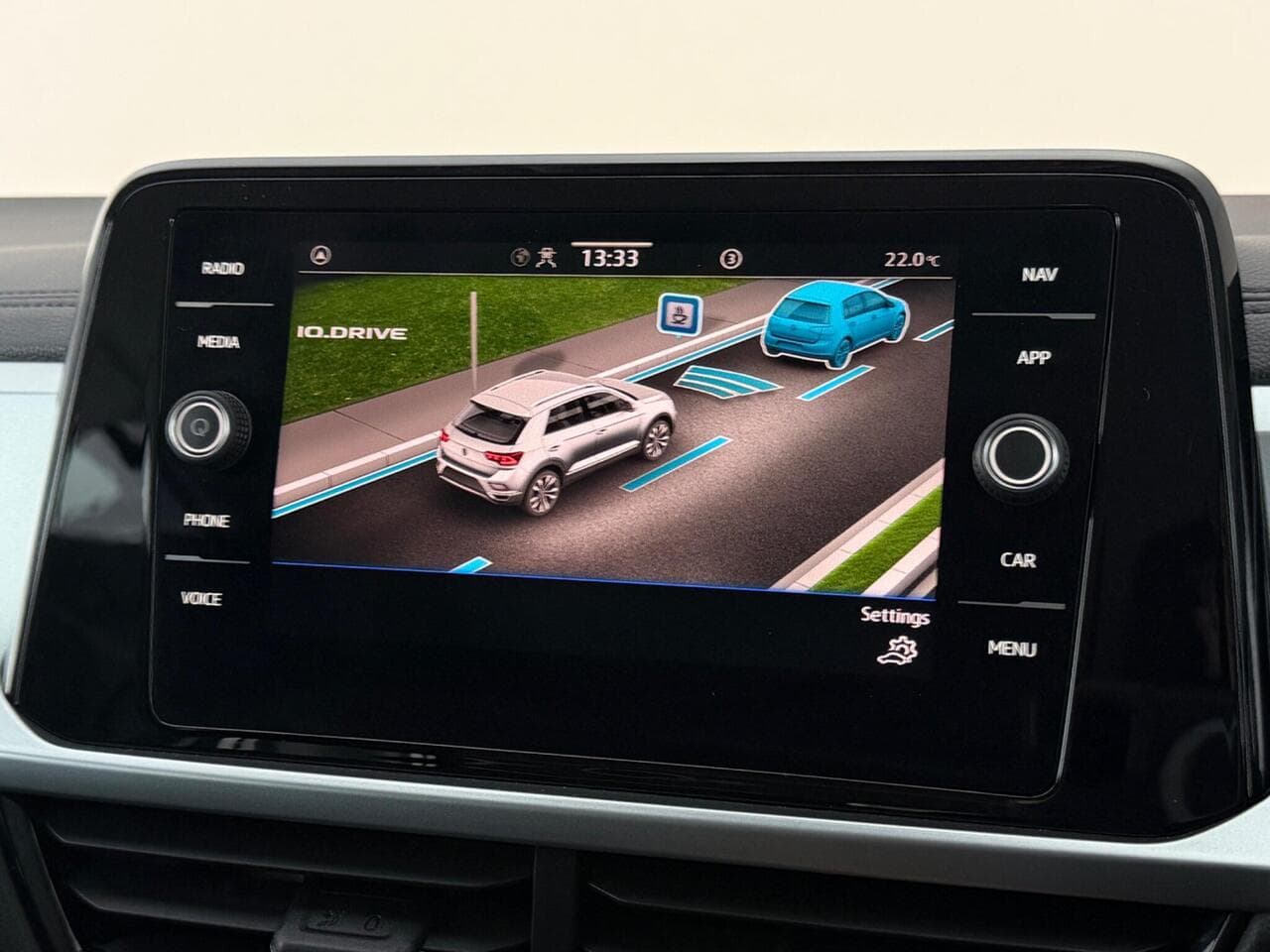 Volkswagen T-Roc thumbnail Infotainment System