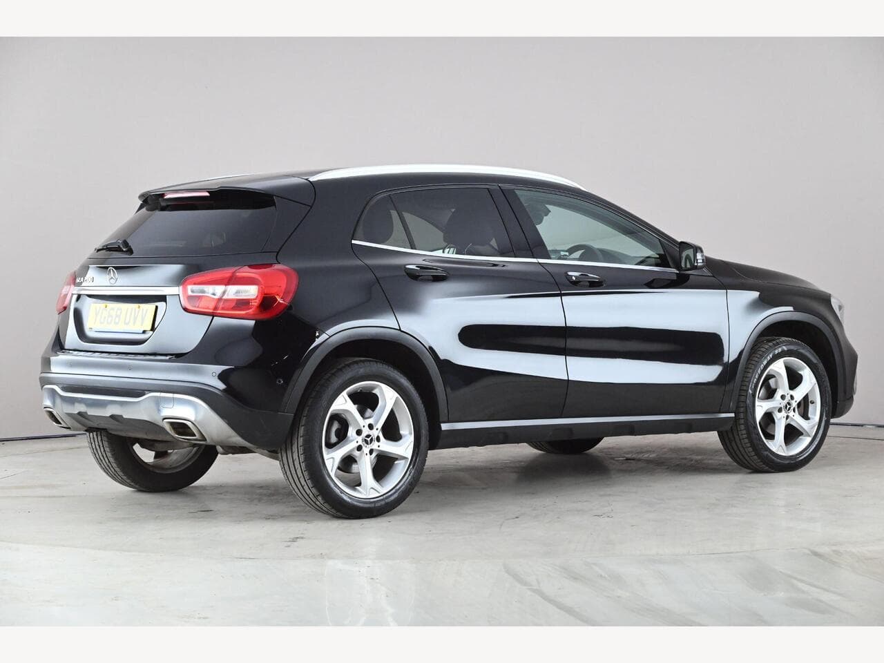 Mercedes-Benz GLA thumbnail Rear Right