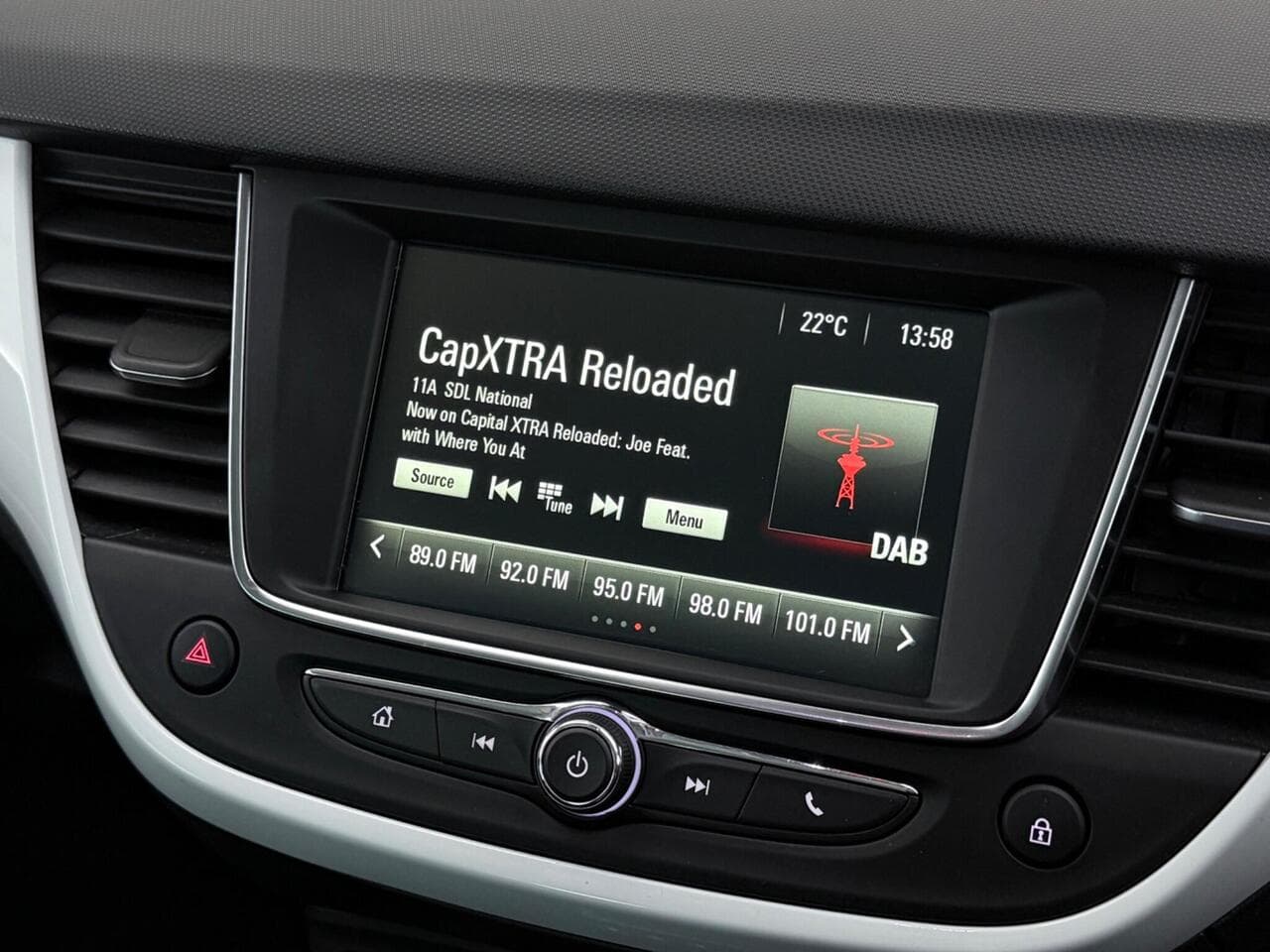 Vauxhall Crossland thumbnail Infotainment System