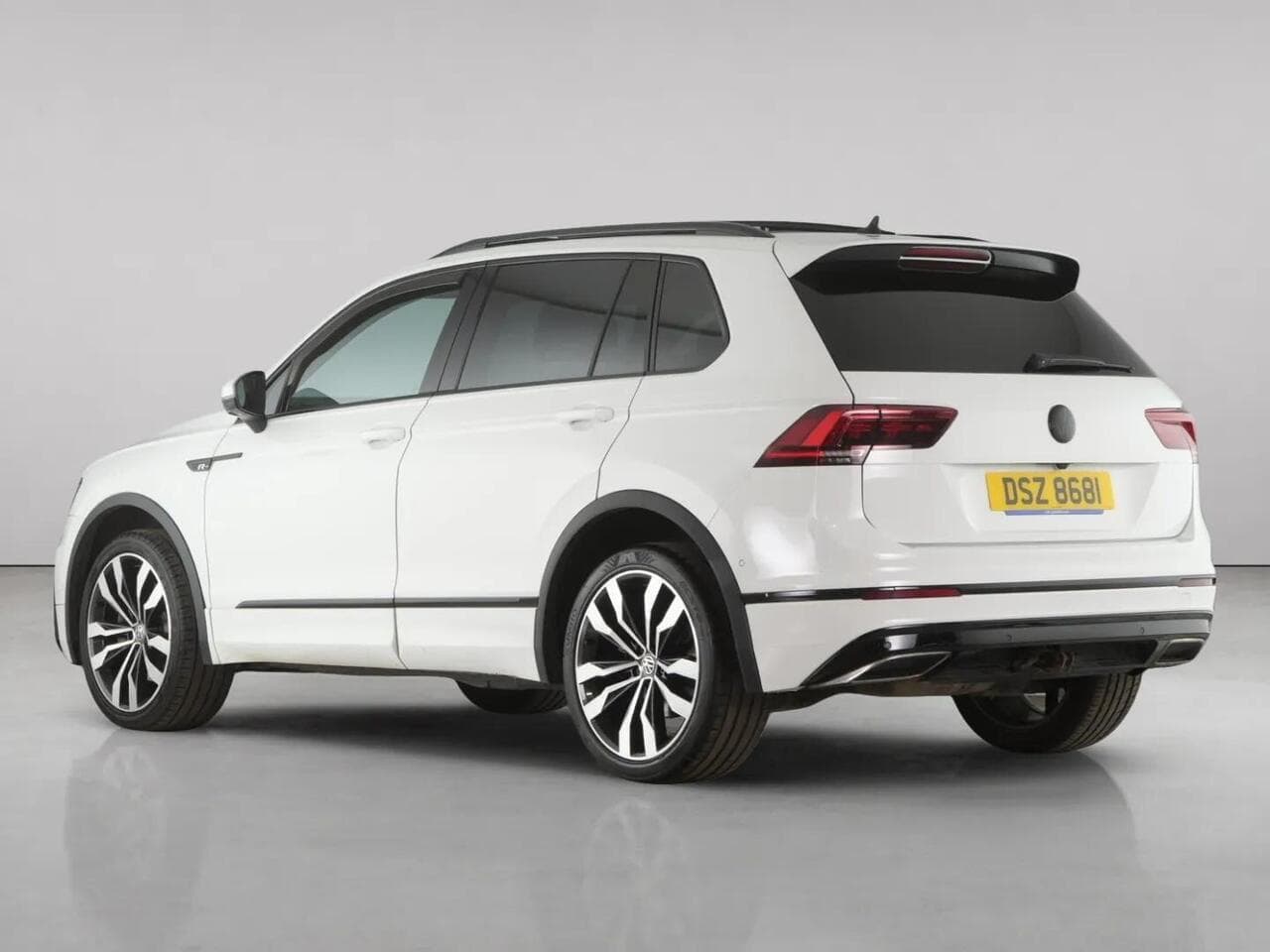 Volkswagen Tiguan thumbnail Rear Left