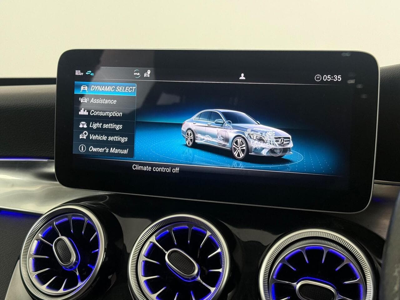 Mercedes-Benz C Class thumbnail Infotainment System