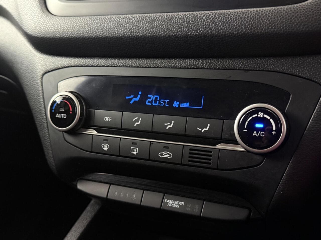 Hyundai i20 thumbnail Misc Controls