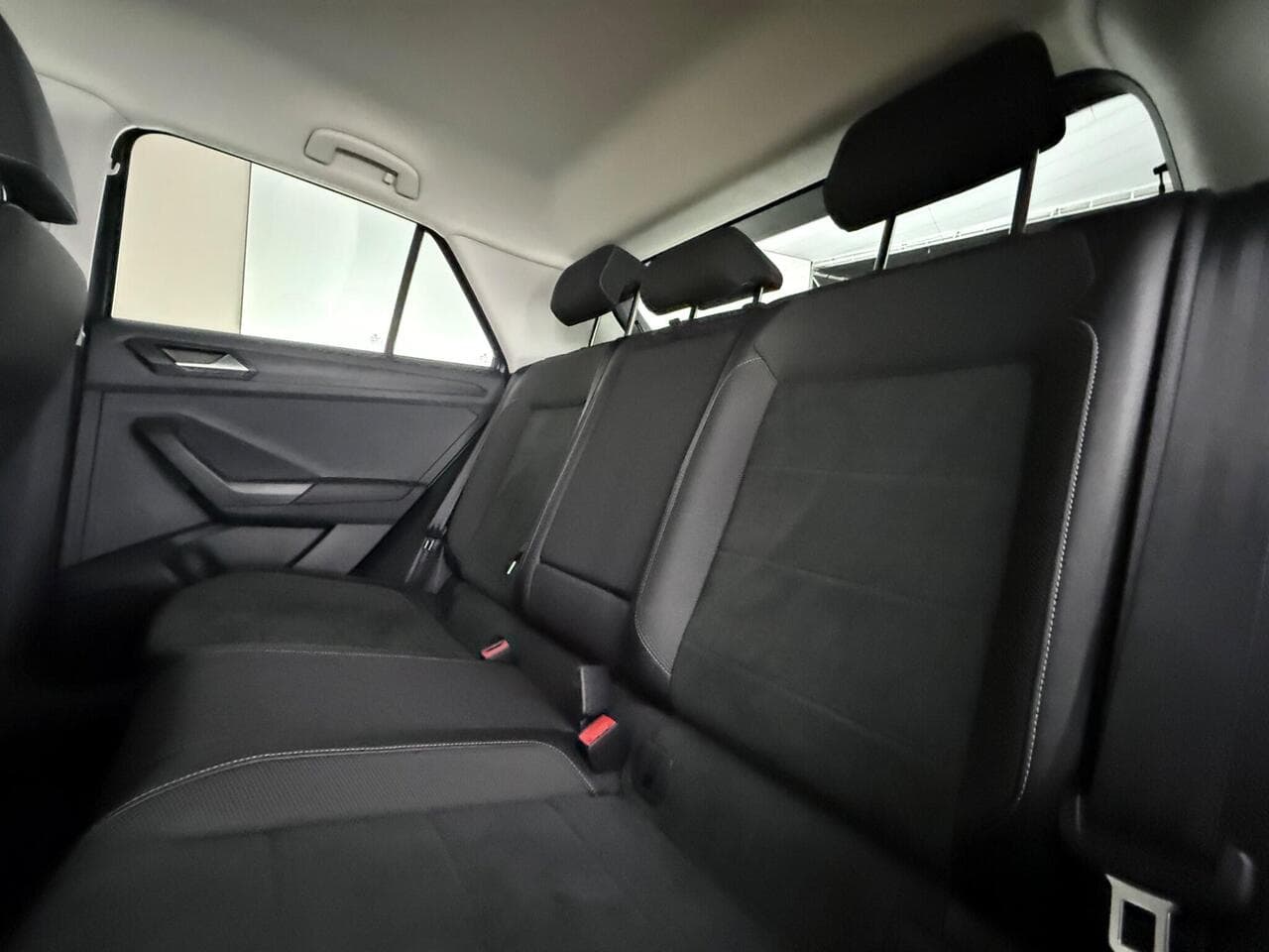 Volkswagen T-Roc thumbnail Seats Rear