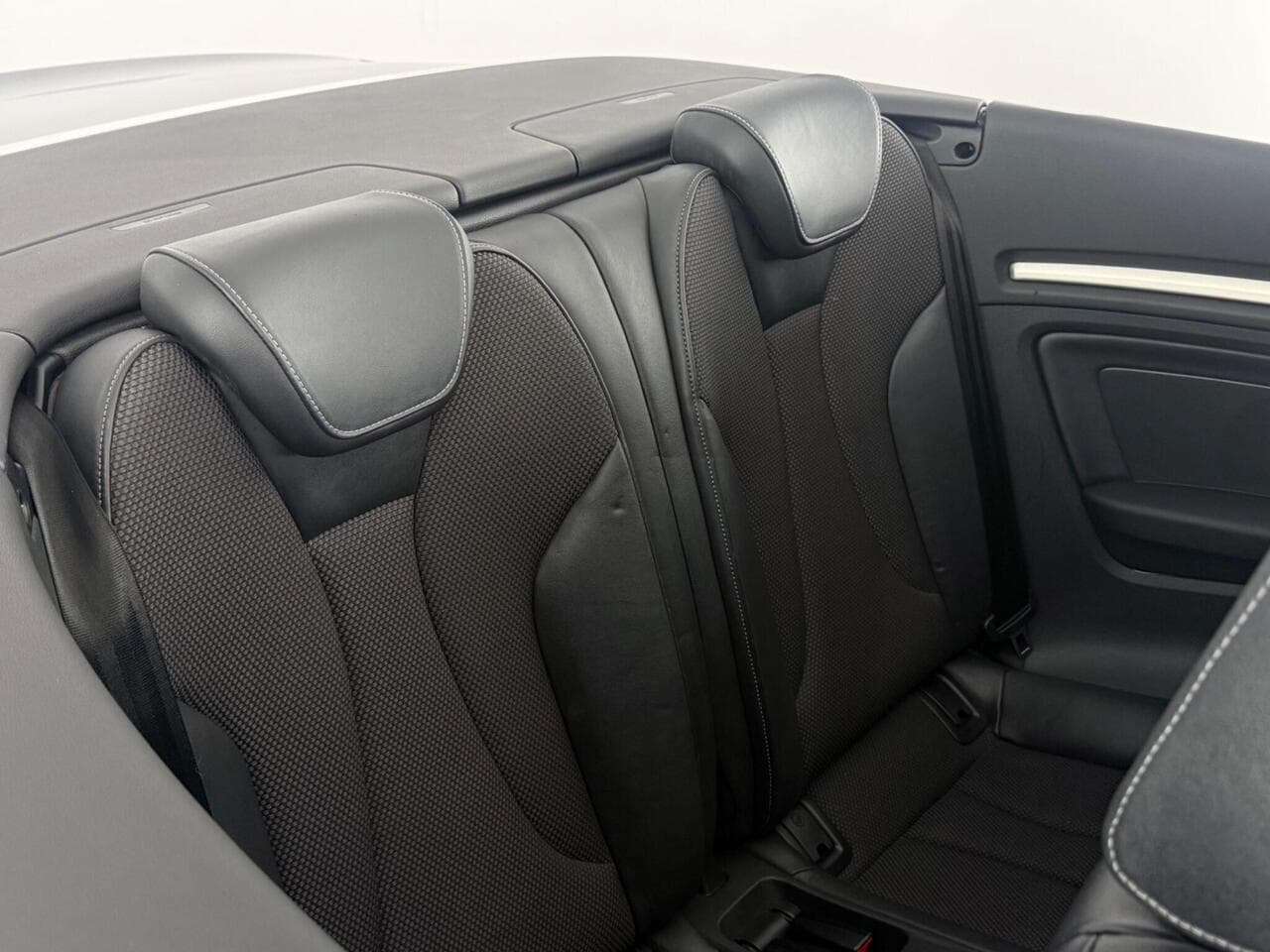 Audi A3 Cabriolet thumbnail Seats Rear