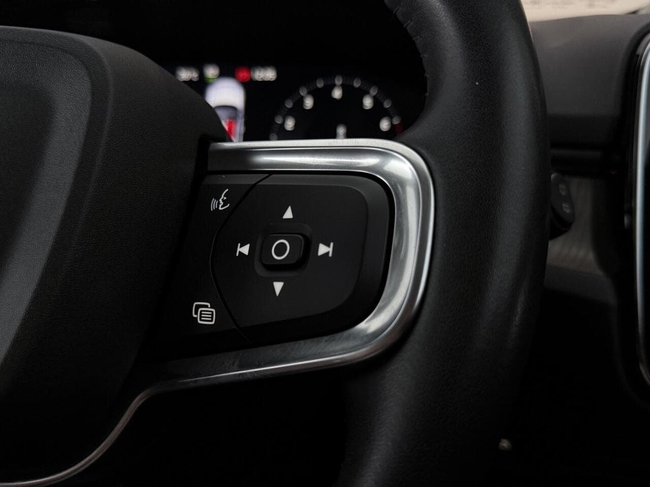 Volvo XC40 thumbnail Misc Controls