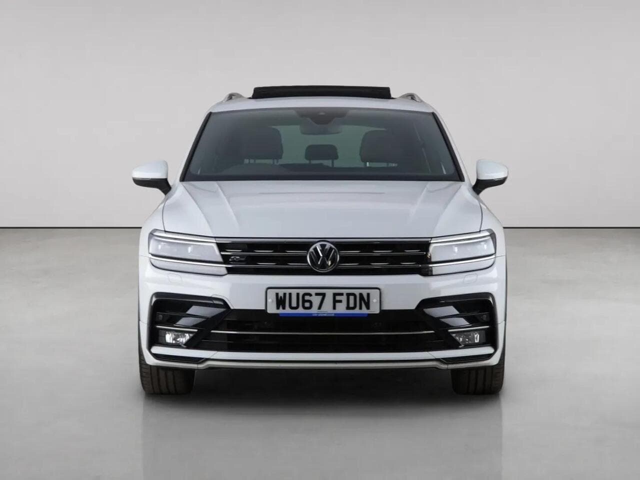 Volkswagen Tiguan thumbnail Front