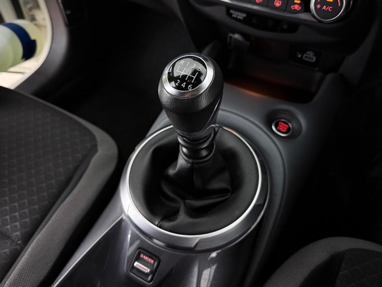 Nissan Juke thumbnail Interior Front