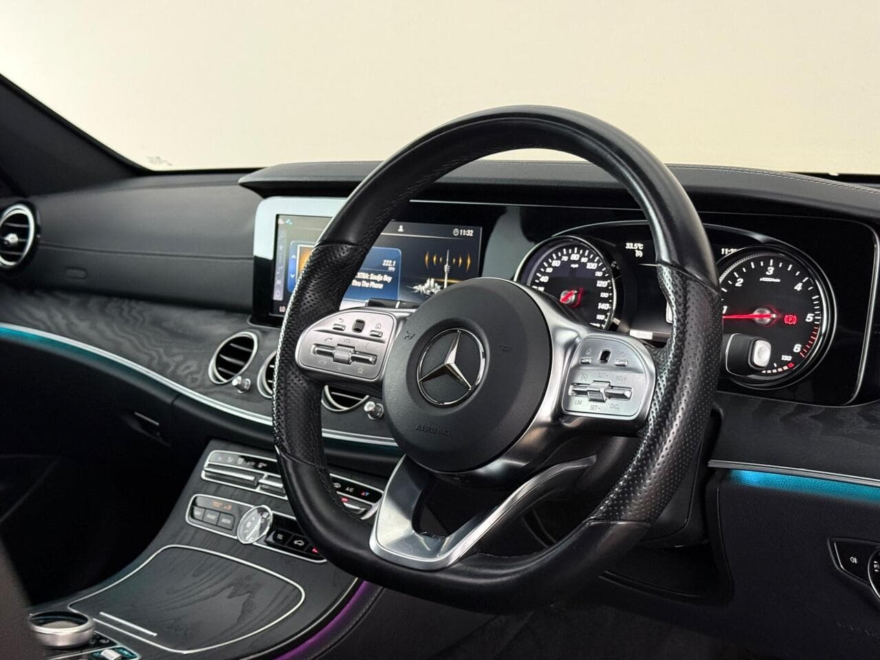 Mercedes-Benz E Class thumbnail Interior Front