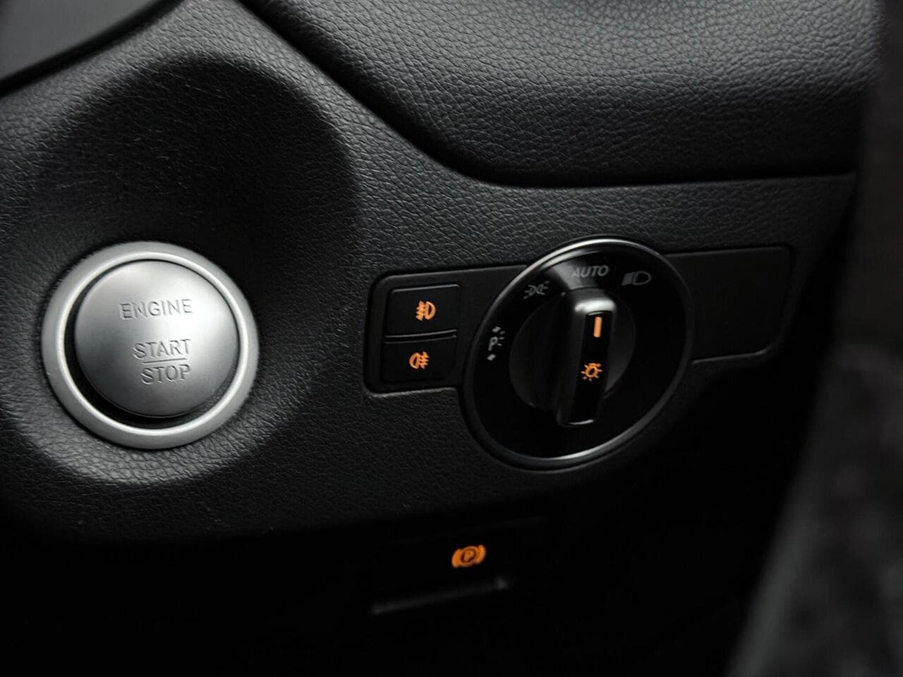 Mercedes-Benz GLA thumbnail Misc Controls