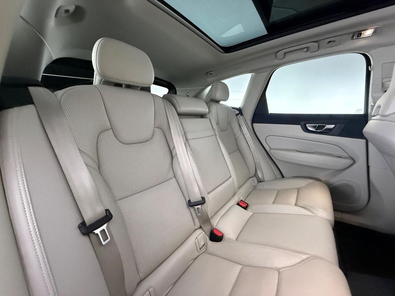 Volvo XC60 thumbnail Seats Rear