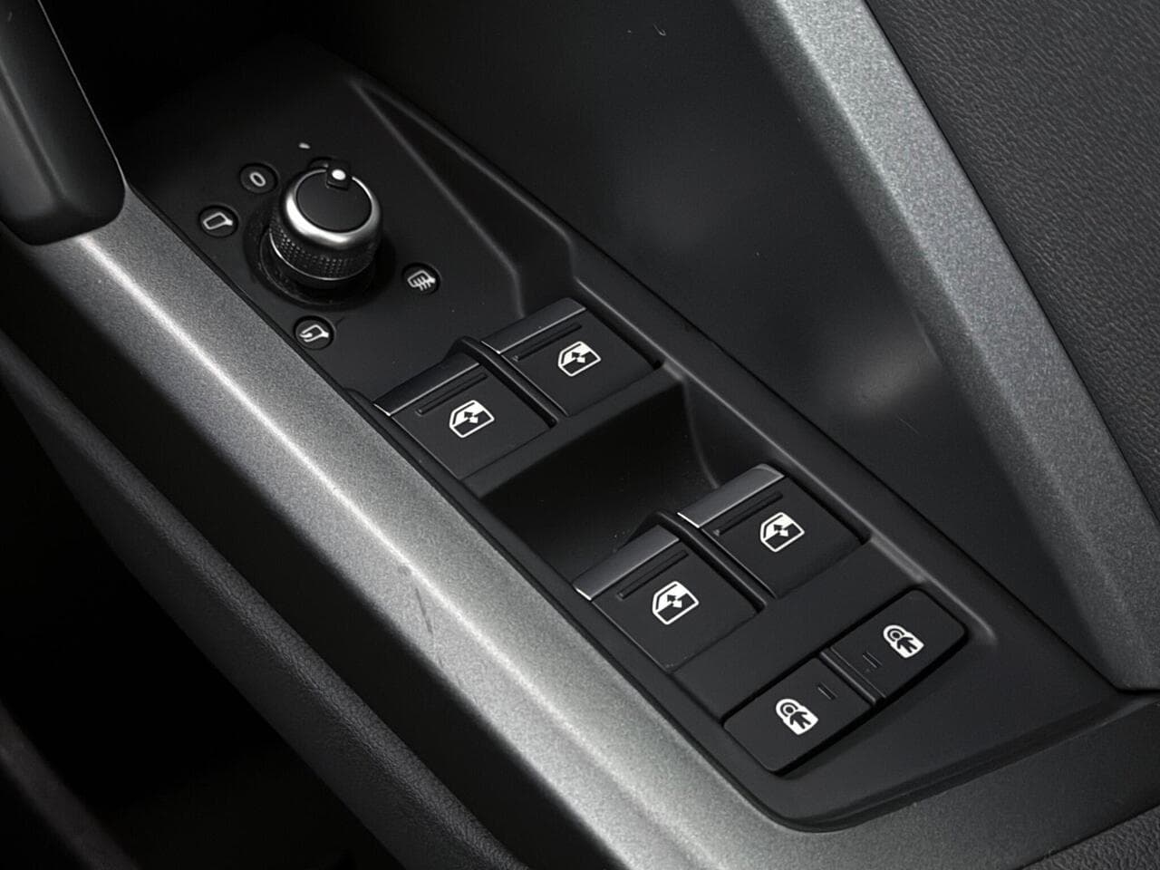Audi Q3 thumbnail Misc Controls