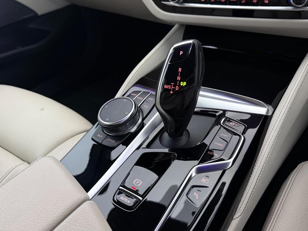 BMW 5 Series thumbnail Interior Front