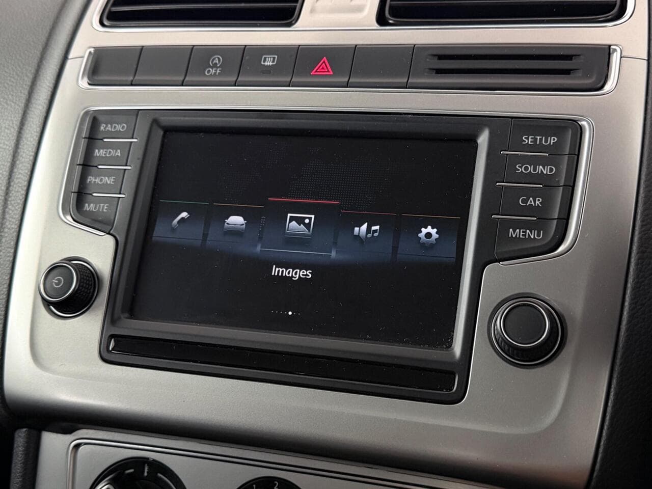Volkswagen Polo thumbnail Infotainment System