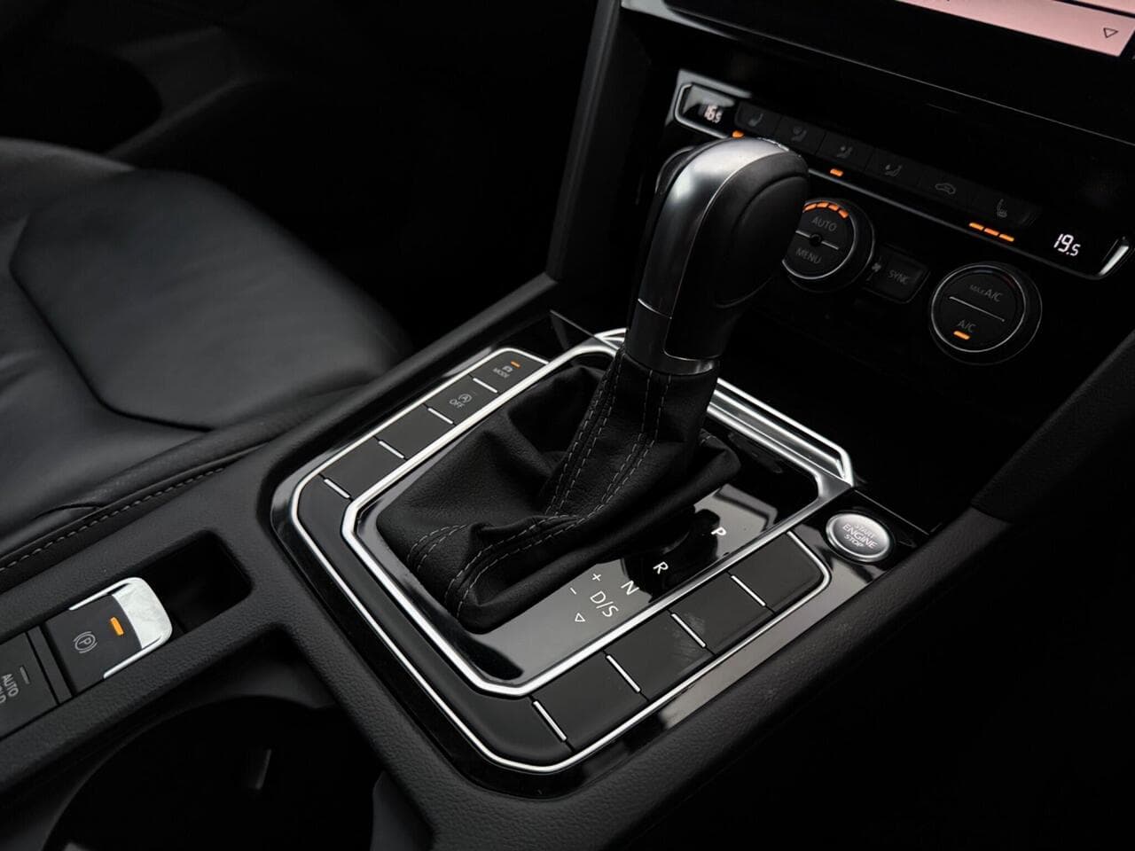 Volkswagen Arteon thumbnail Interior Front