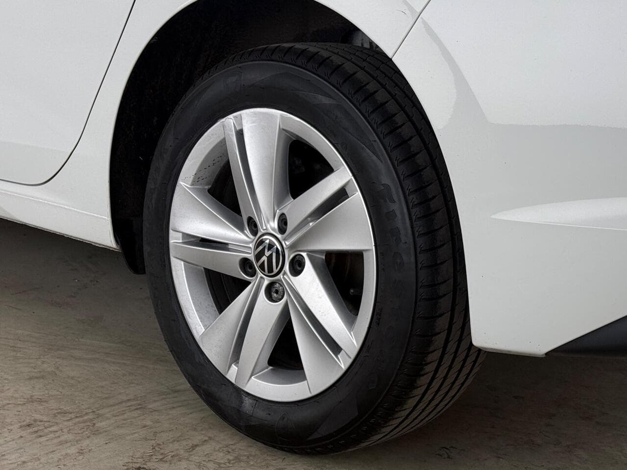 Volkswagen Golf thumbnail Wheel