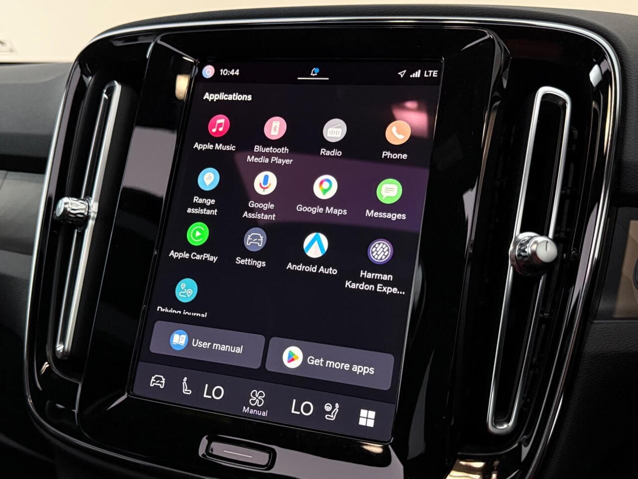 Volvo XC40 thumbnail Infotainment System
