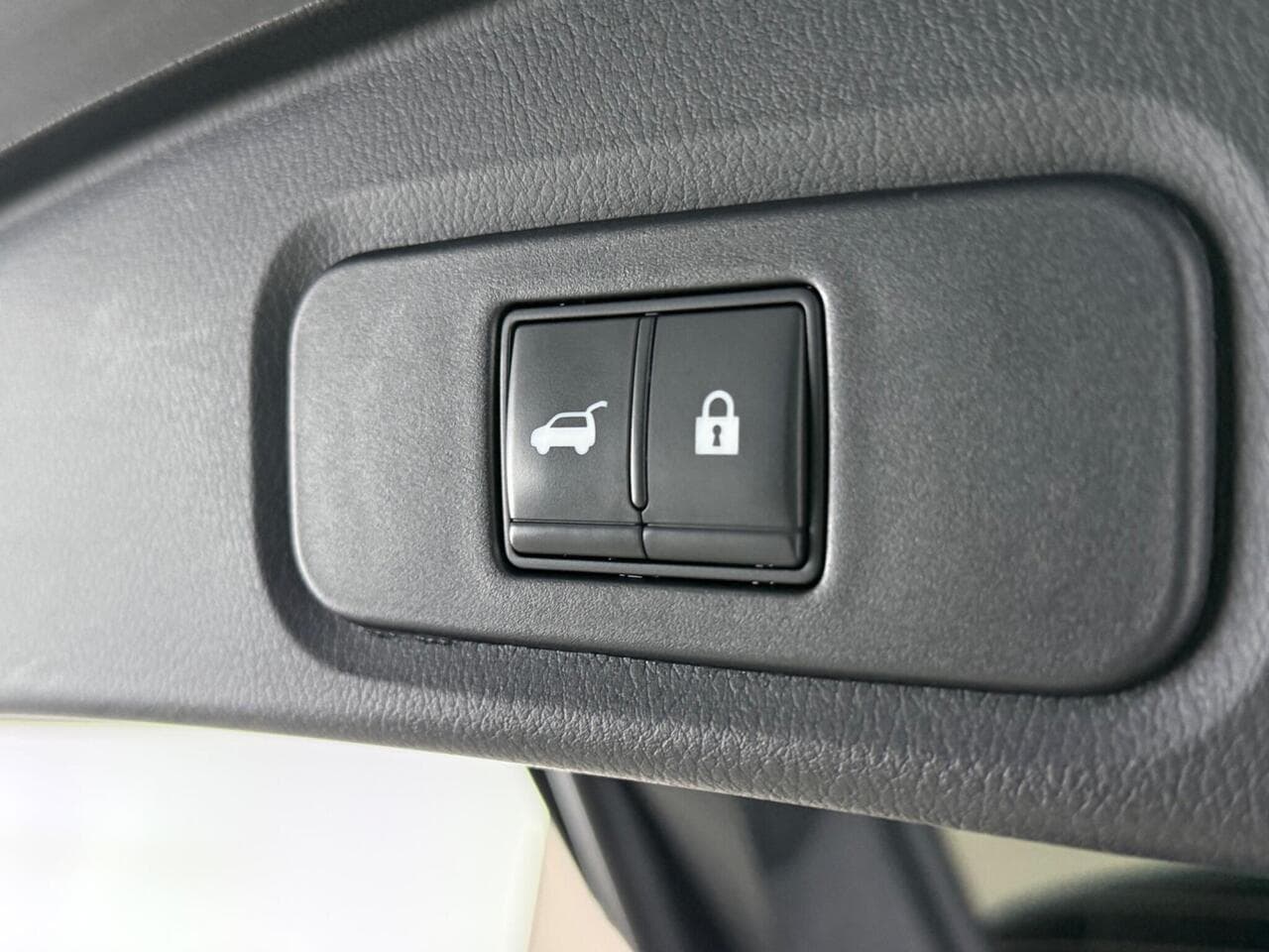Nissan Qashqai thumbnail Misc Controls