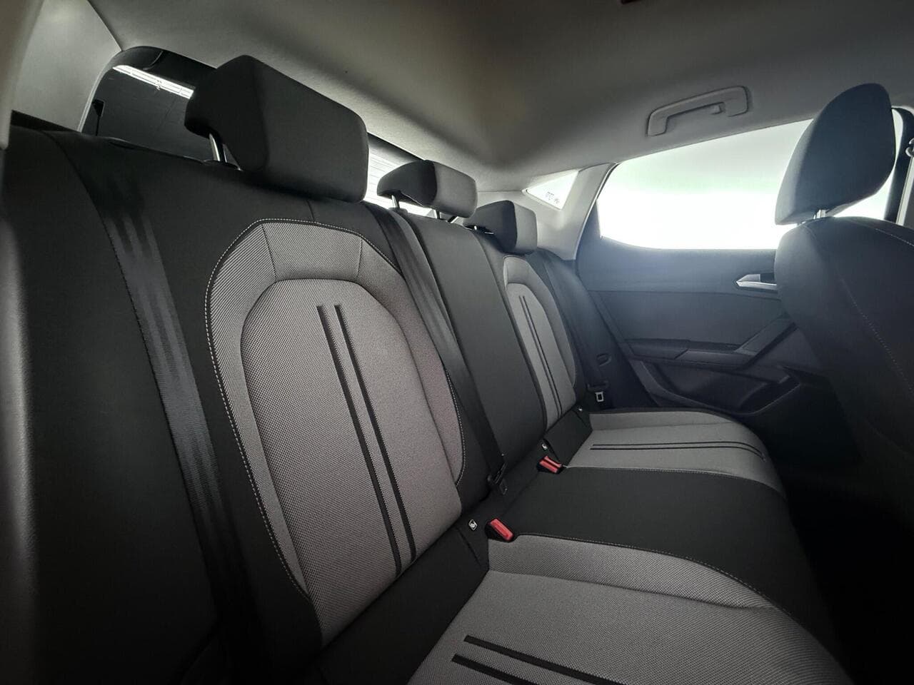 SEAT Leon thumbnail Seats Rear