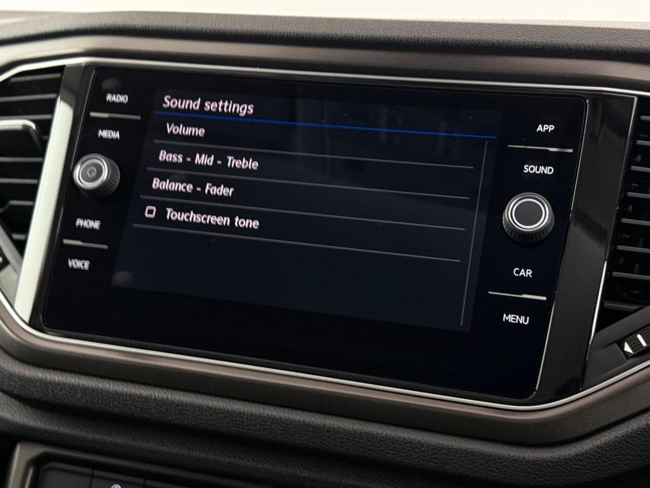 Volkswagen T-Roc thumbnail Infotainment System