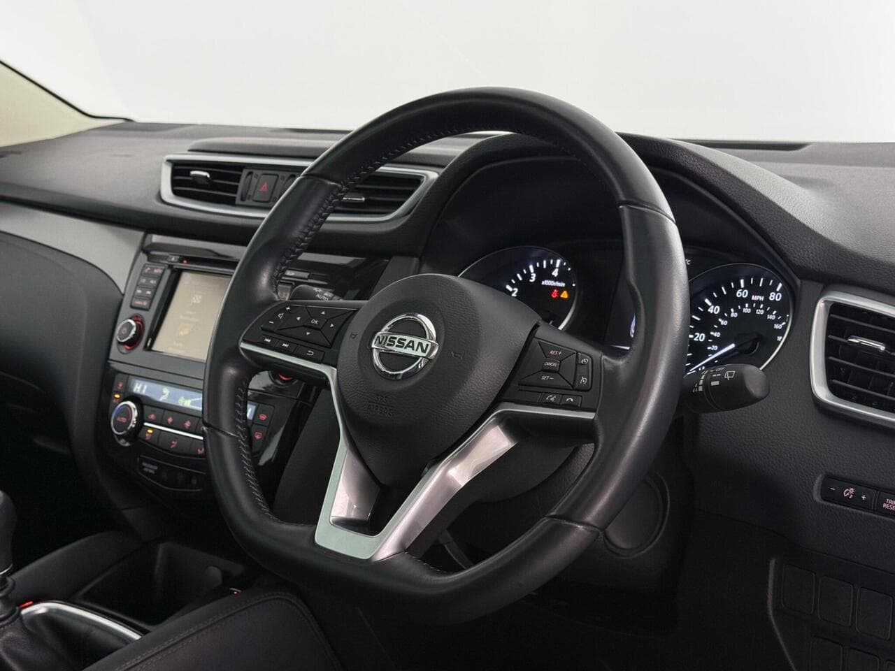 Nissan Qashqai thumbnail Steering Wheel