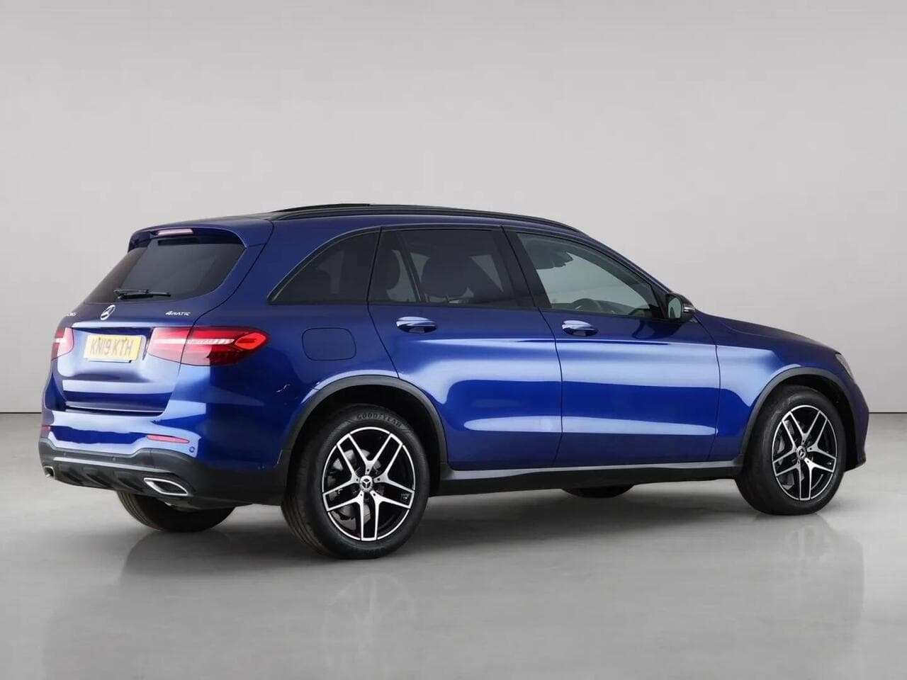 Mercedes-Benz GLC thumbnail Side Right