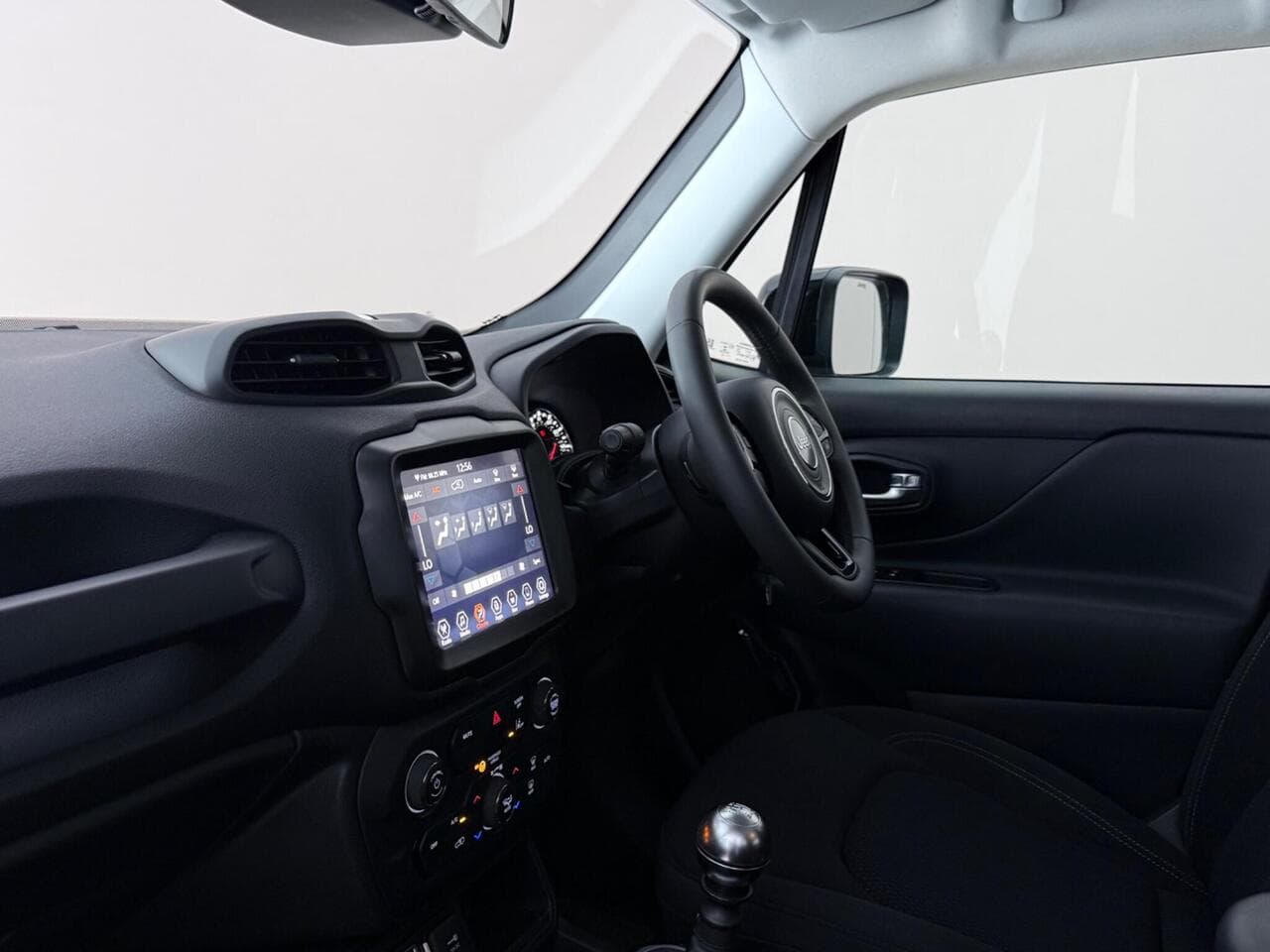 Jeep Renegade thumbnail Interior Front