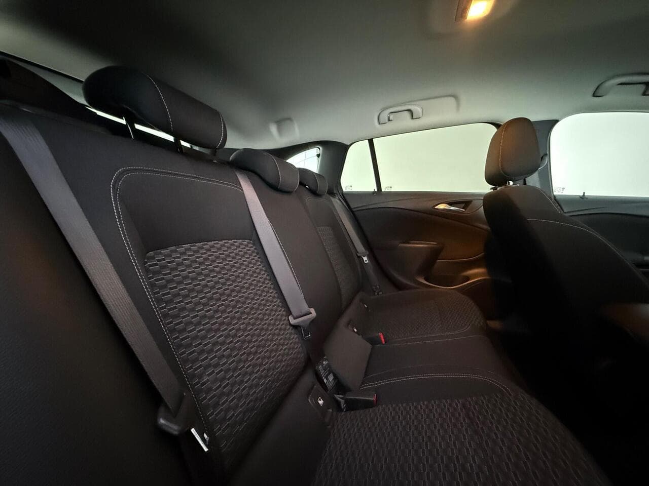Vauxhall Astra thumbnail Seats Rear