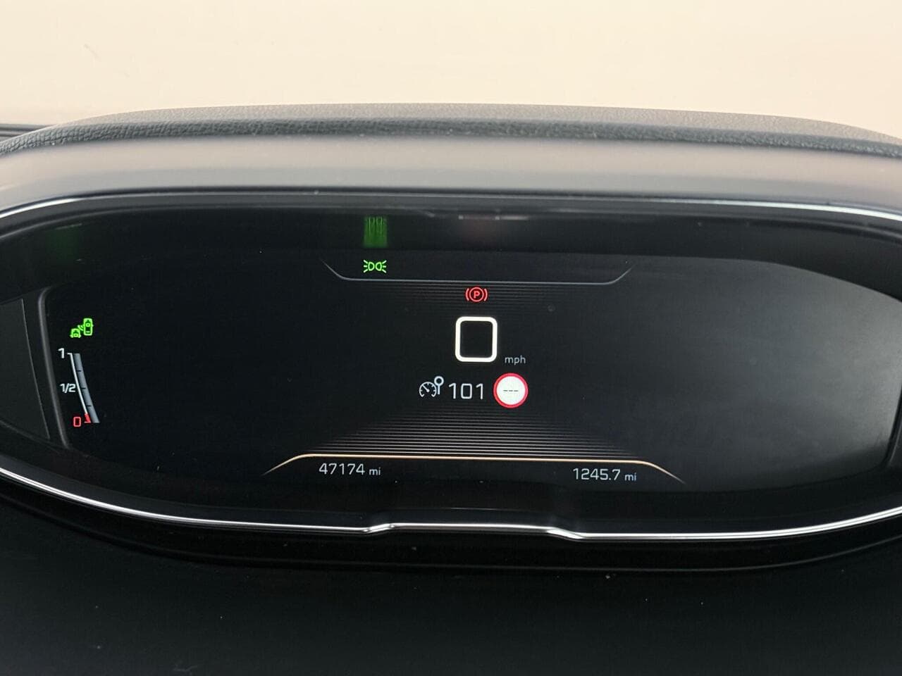 Peugeot 5008 thumbnail Driver Instruments