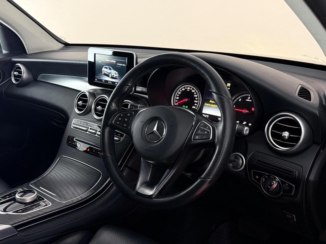 Mercedes-Benz GLC thumbnail Interior Front