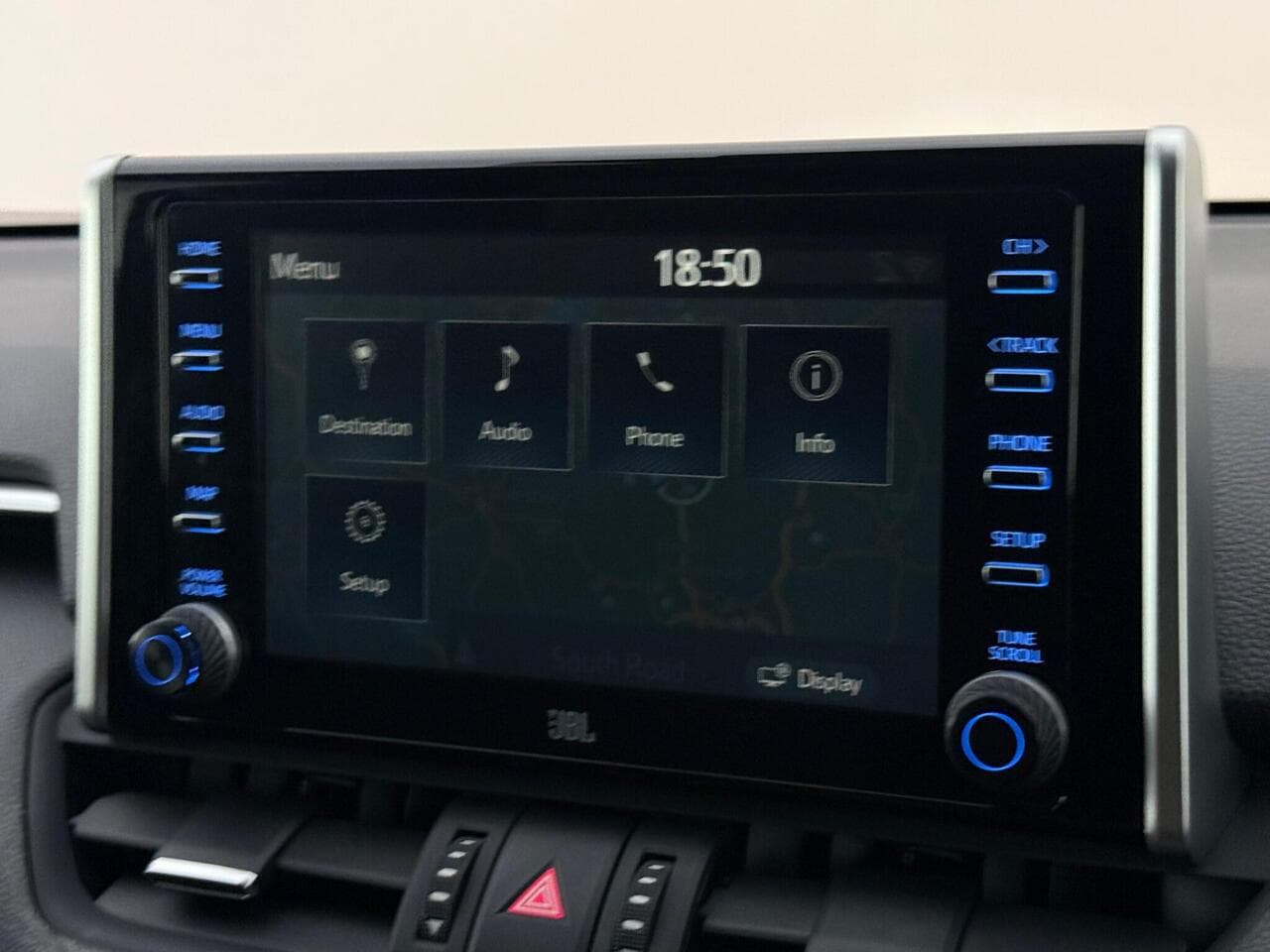Toyota RAV4 thumbnail Infotainment System