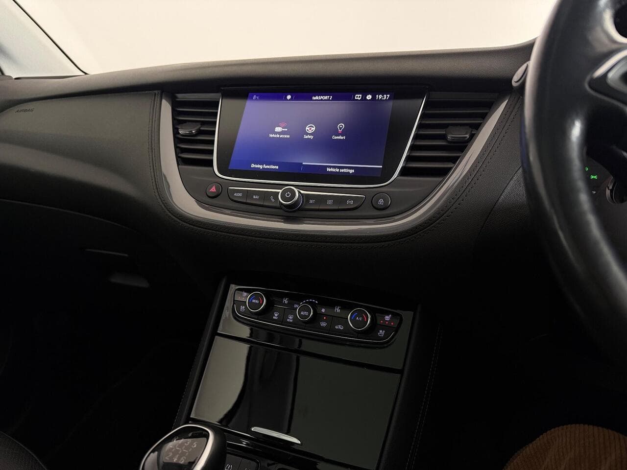 Vauxhall Grandland X thumbnail Infotainment System
