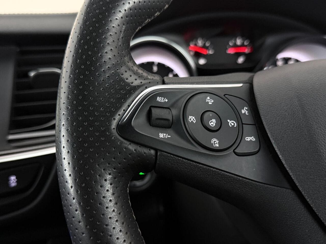 Vauxhall Insignia thumbnail Misc Controls