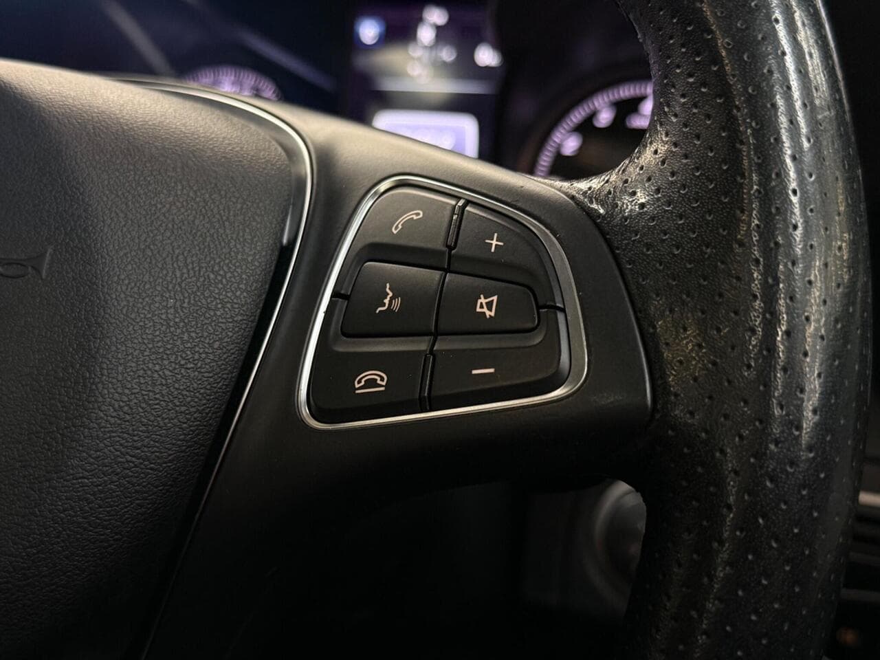 Mercedes-Benz C Class thumbnail Misc Controls