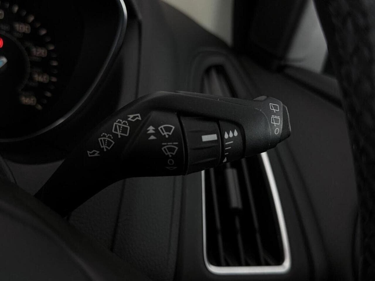 Ford Focus thumbnail Misc Controls