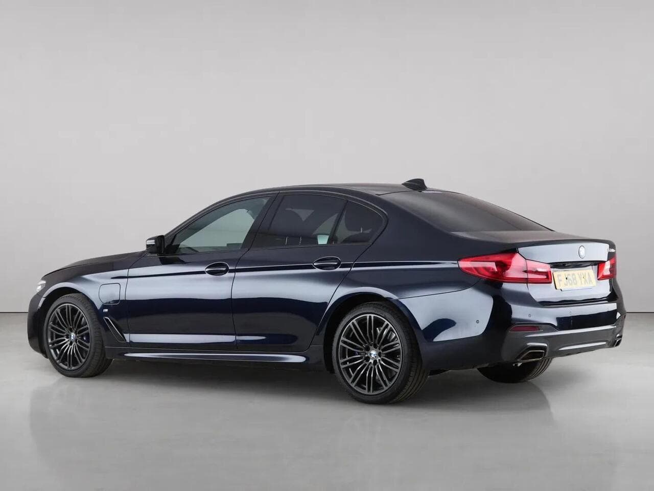 BMW 5 Series thumbnail Rear Left