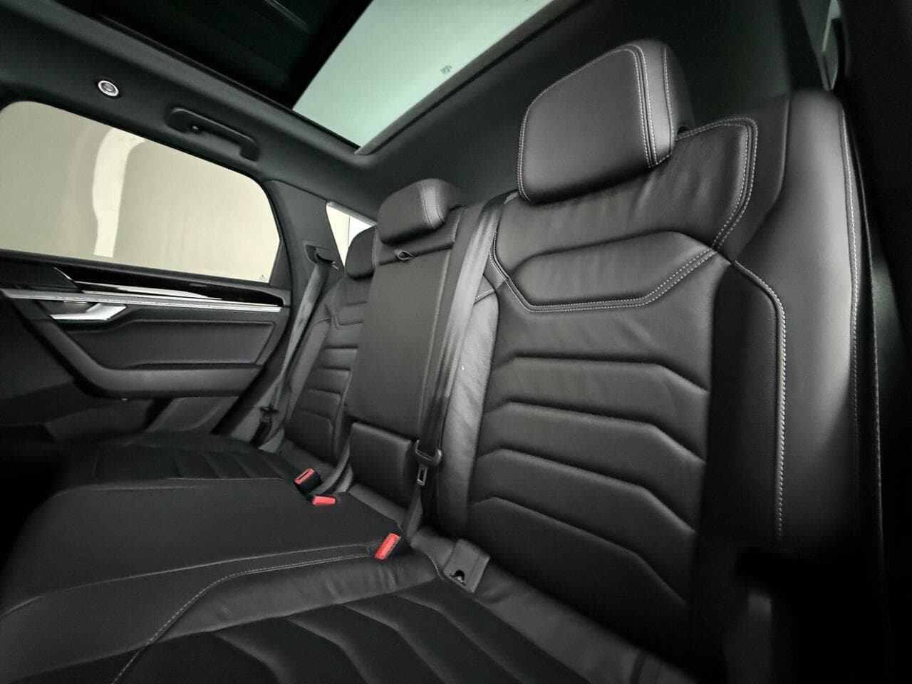 Volkswagen Touareg thumbnail Seats Rear