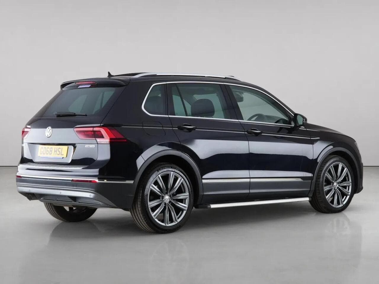 Volkswagen Tiguan thumbnail Rear Right