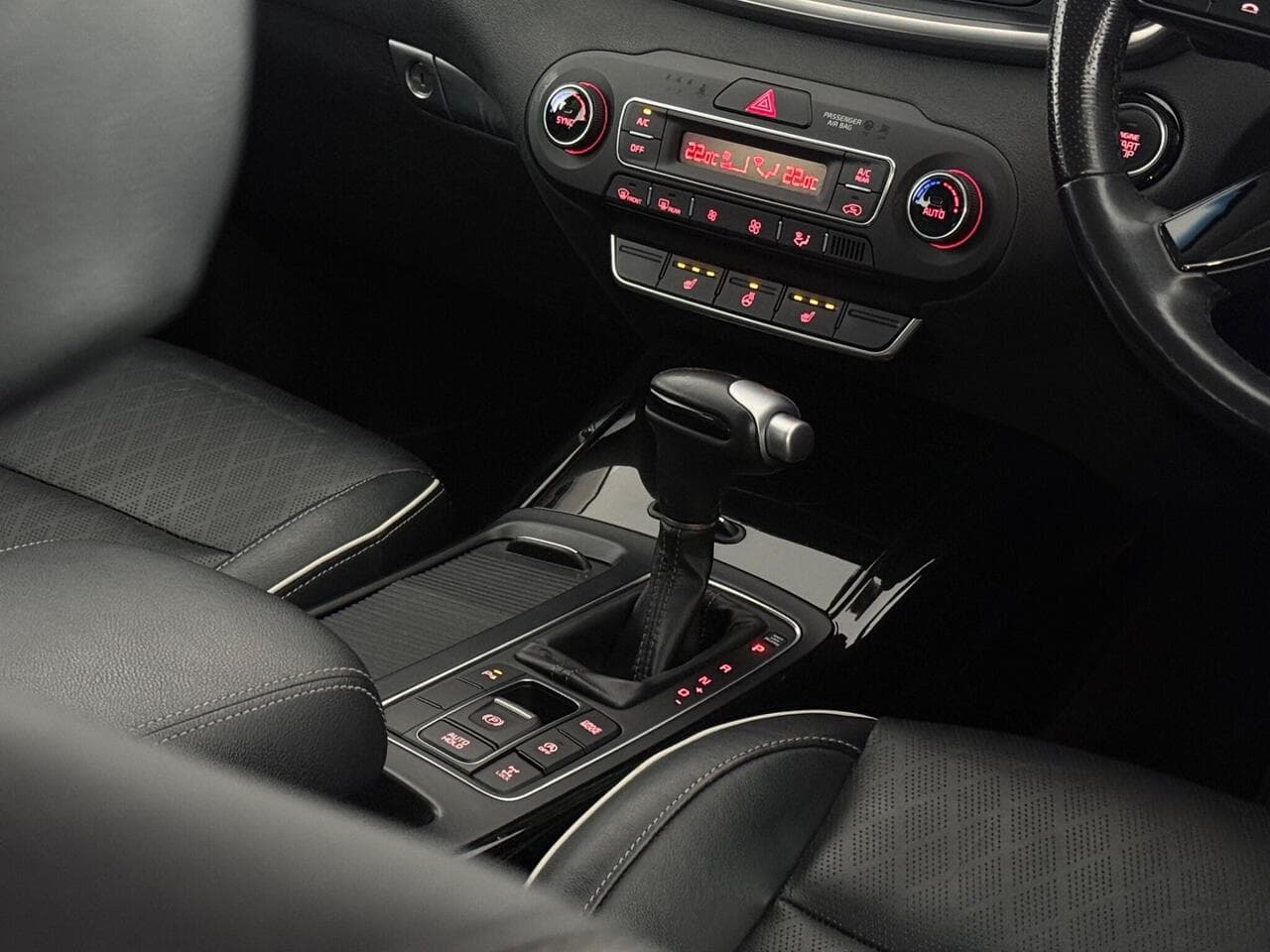 Kia Sorento thumbnail Interior Front
