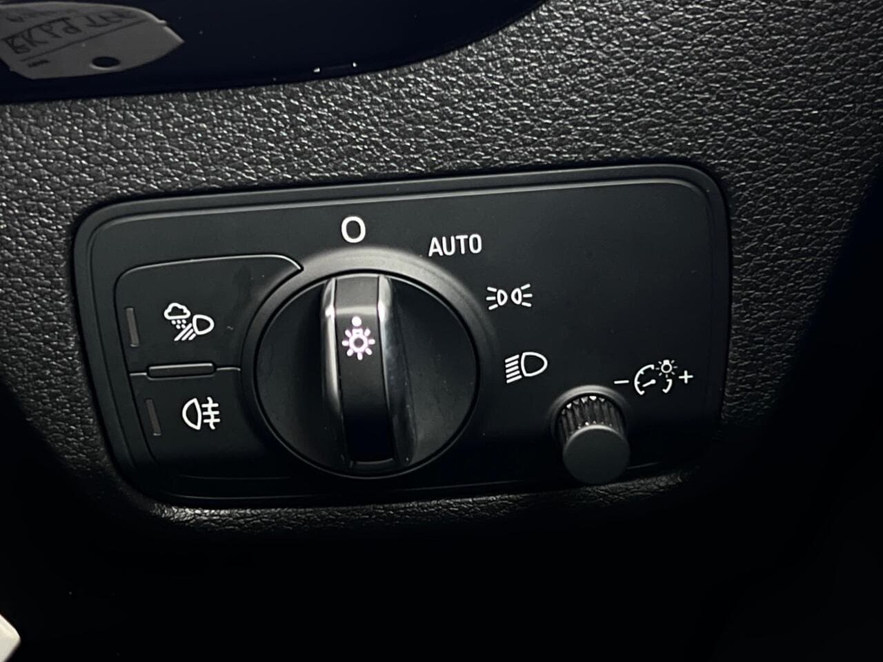 Audi Q2 thumbnail Misc Controls
