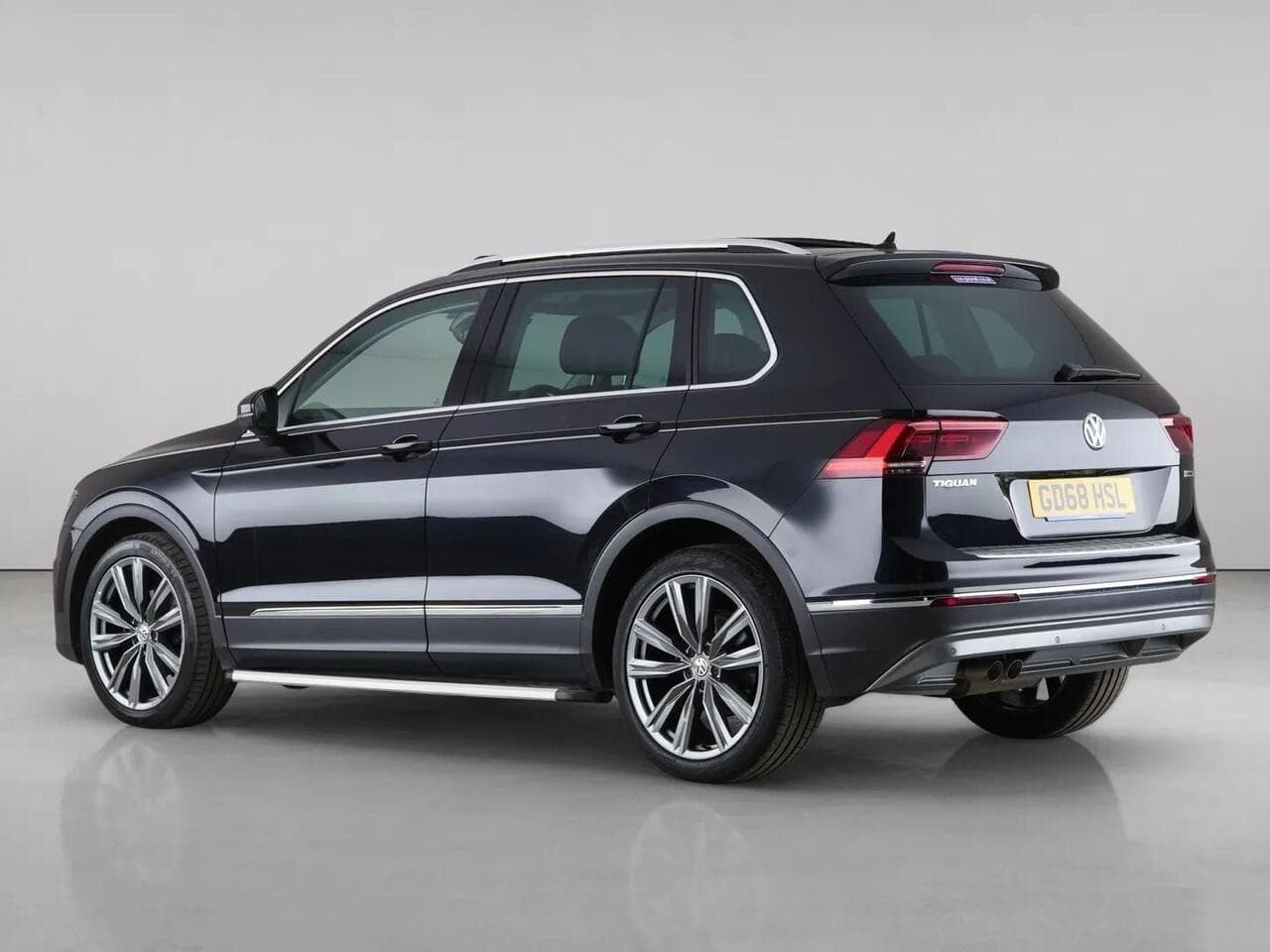 Volkswagen Tiguan thumbnail Rear Left