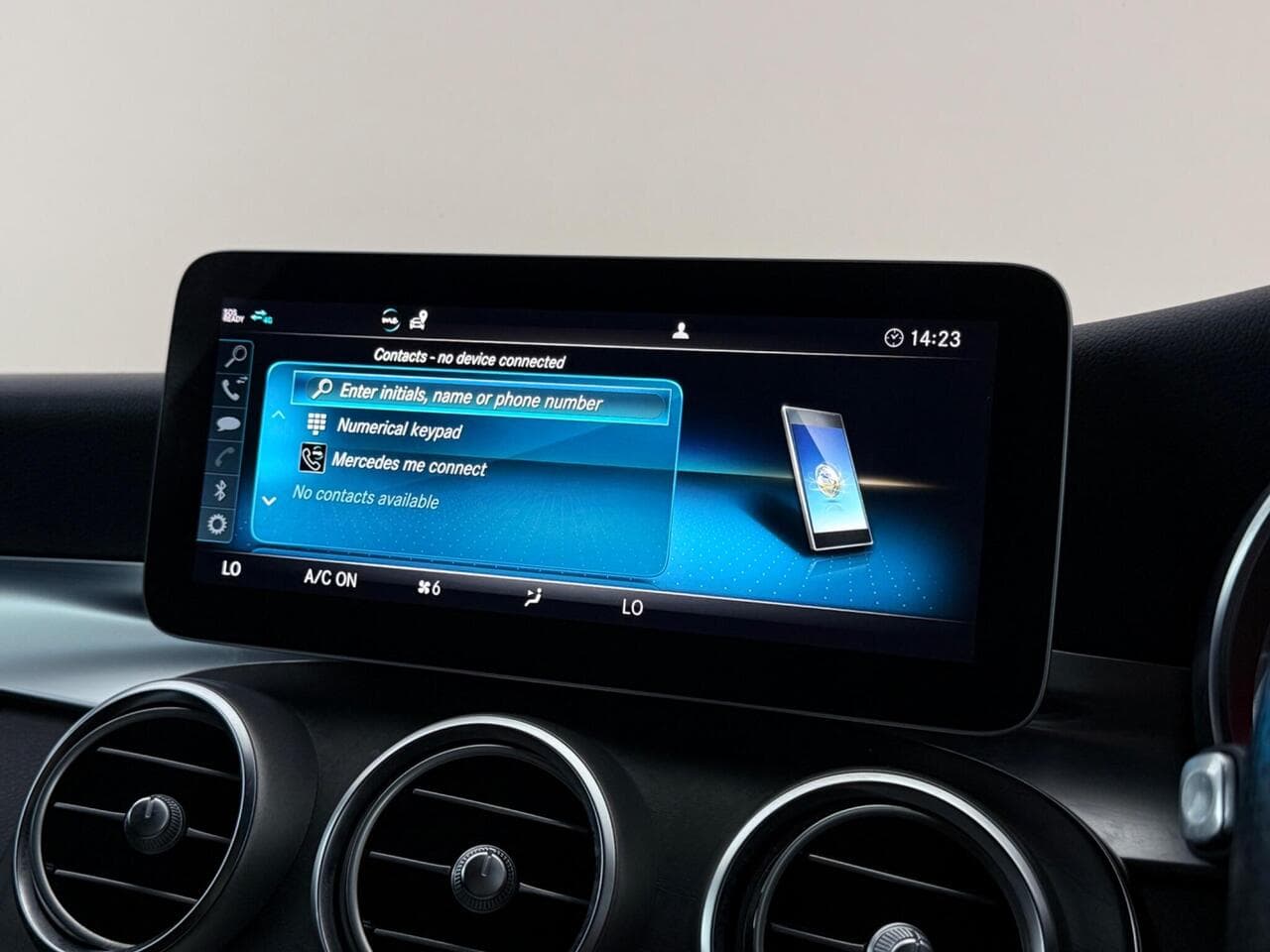Mercedes-Benz C Class thumbnail Infotainment System