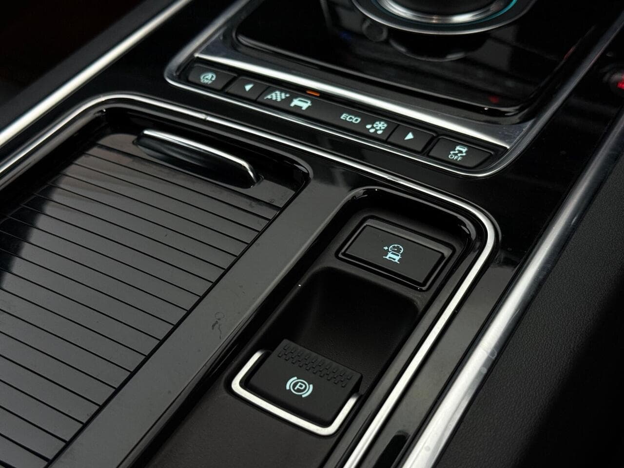 Jaguar XE thumbnail Misc Controls