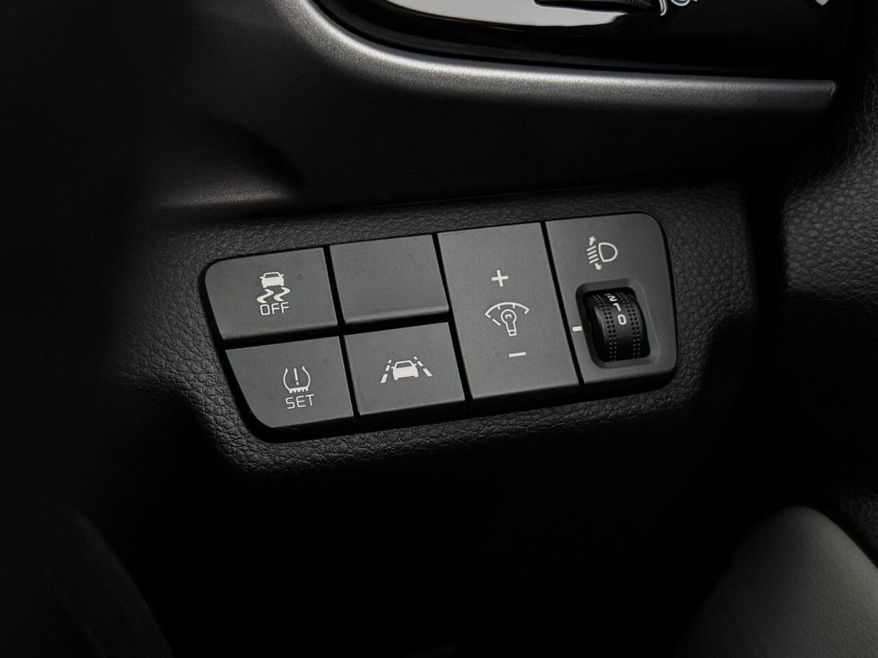 Kia Stonic thumbnail Misc Controls