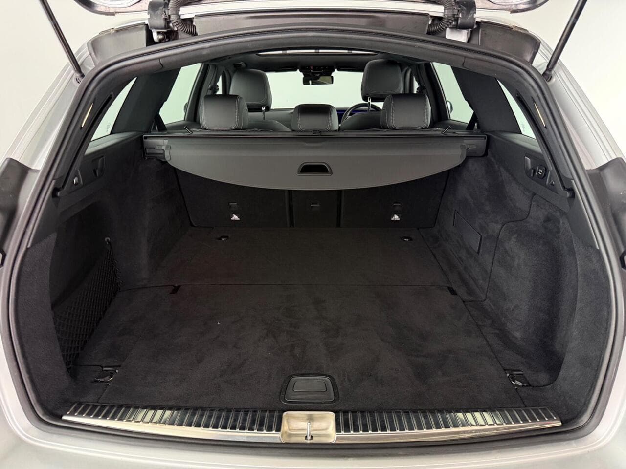 Mercedes-Benz E Class thumbnail Boot