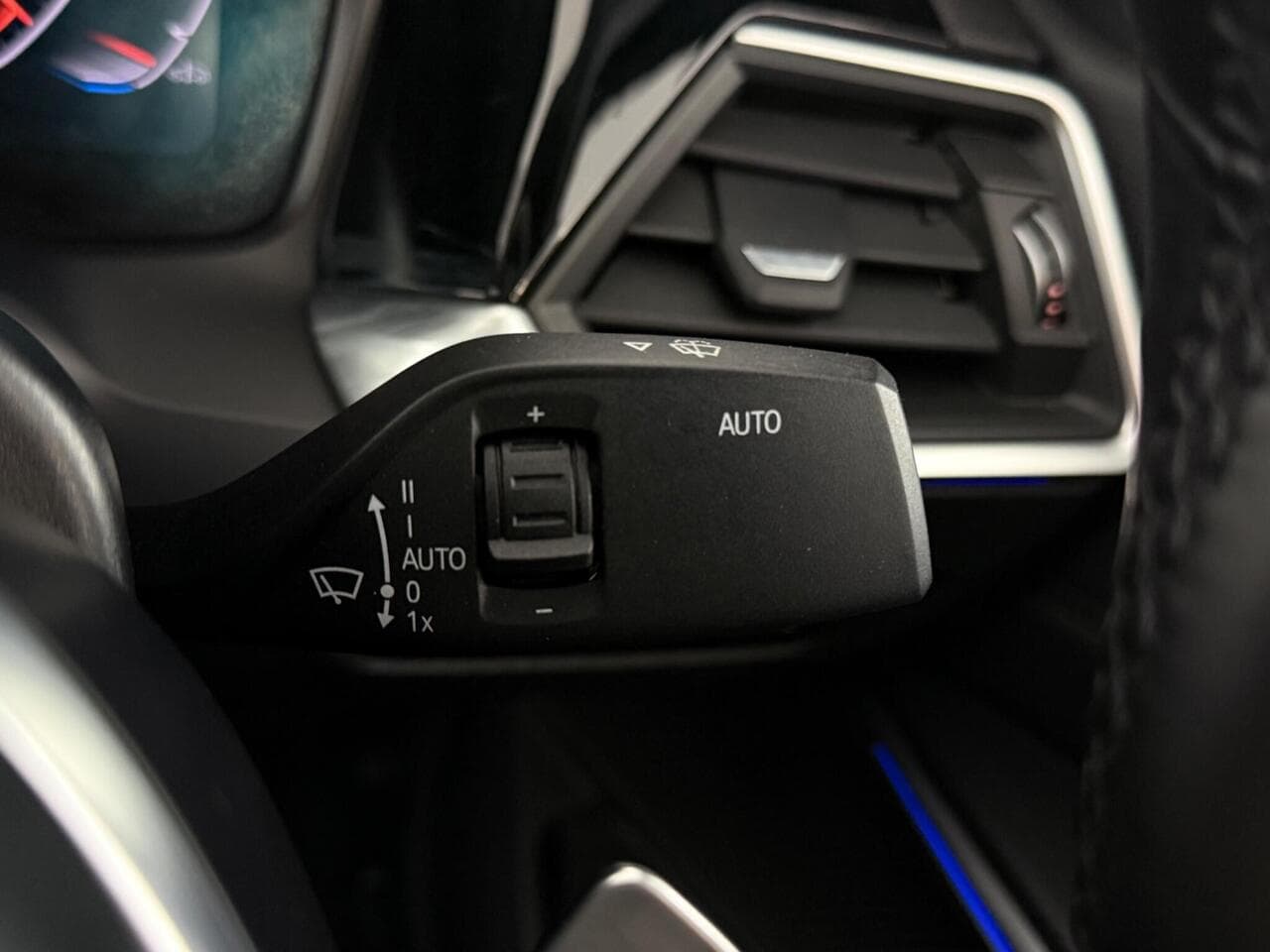 BMW 3 Series thumbnail Misc Controls