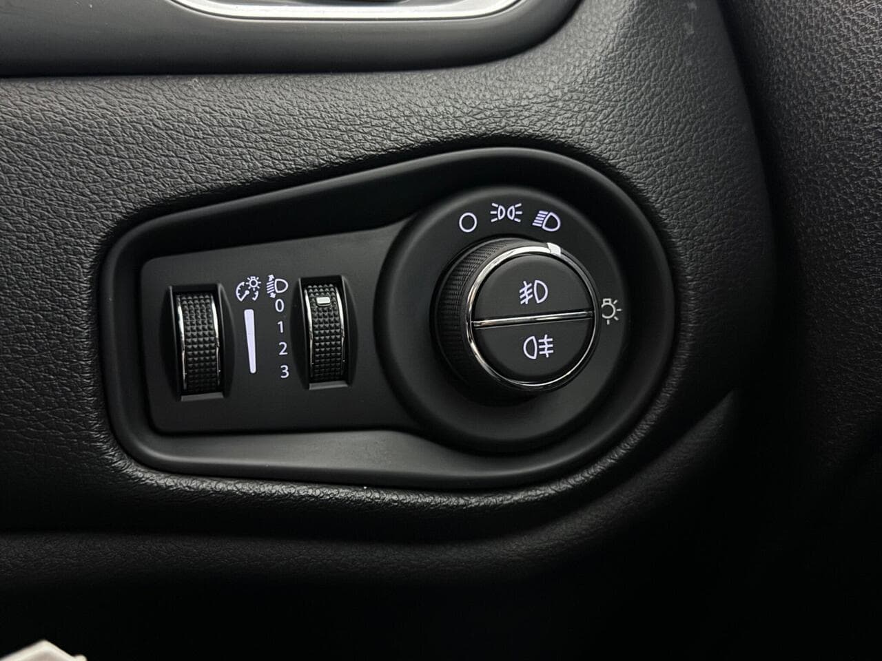 Jeep Renegade thumbnail Misc Controls